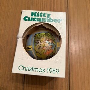 Schmid Kitty Cucumber RING AROUND The ROSIE 1989 Ball Ornament NEW In Box RARE!